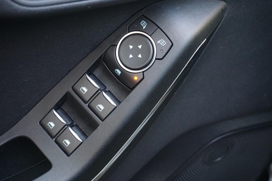 Ford Fiesta 1.0 EcoB.95PK Titanium Navigatie via AppleCarplay/ Parkeersensoren/December 2020.