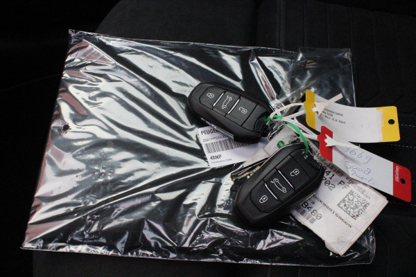 Peugeot 5008 1.6 plug-in Hybrid 195PK GT EXCLUSIVE 7 PERSOONS | PANORAMISCH SCHUIF/KANTEL DAK | FOCAL AUDIO SYSTEM | TREKHAAK MET AFNEEMBARE KOGEL | ELEKTRISCH BEDIENBARE VOORSTOELEN MET GEHEUGEN/MASSAGE FUNCTIE | STOEL/STUUR VERWARMING | NAVIGATIE | DRAADLOZE APPLE CARPLAY/ANDROID AUTO | FULL LED MATRIX KOPLAMPEN | 19" LICHTMETALEN VELGEN | ELEKTRISCH BEDIENBARE ACHTERKLEP | SFEER VERLICHTING | 360° CAMERA | DODEHOEK DETECTIE | KEYLESS ENTRY/START | 7,4KW ONBOARD CHARGER |