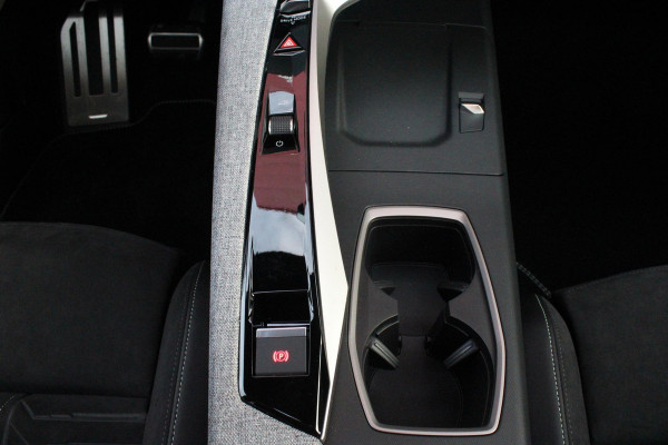 Peugeot 5008 1.6 plug-in Hybrid 195PK GT EXCLUSIVE 7 PERSOONS | PANORAMISCH SCHUIF/KANTEL DAK | FOCAL AUDIO SYSTEM | TREKHAAK MET AFNEEMBARE KOGEL | ELEKTRISCH BEDIENBARE VOORSTOELEN MET GEHEUGEN/MASSAGE FUNCTIE | STOEL/STUUR VERWARMING | NAVIGATIE | DRAADLOZE APPLE CARPLAY/ANDROID AUTO | FULL LED MATRIX KOPLAMPEN | 19" LICHTMETALEN VELGEN | ELEKTRISCH BEDIENBARE ACHTERKLEP | SFEER VERLICHTING | 360° CAMERA | DODEHOEK DETECTIE | KEYLESS ENTRY/START | 7,4KW ONBOARD CHARGER |