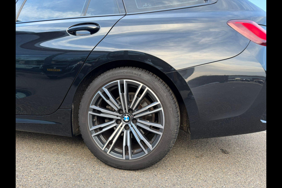BMW 3 Serie Touring 318i High Executive Edition M Sport | Afneembare trekhaak | Stoelverwarming | Origineel Nederlands geleverd (NAP) | Rijklaar geleverd incl. 12 maanden BOVAG-garantie
