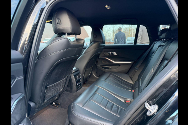 BMW 3 Serie Touring 318i High Executive Edition M Sport | Afneembare trekhaak | Stoelverwarming | Origineel Nederlands geleverd (NAP) | Rijklaar geleverd incl. 12 maanden BOVAG-garantie