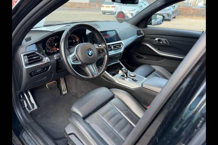 BMW 3 Serie Touring 318i High Executive Edition M Sport | Afneembare trekhaak | Stoelverwarming | Origineel Nederlands geleverd (NAP) | Rijklaar geleverd incl. 12 maanden BOVAG-garantie