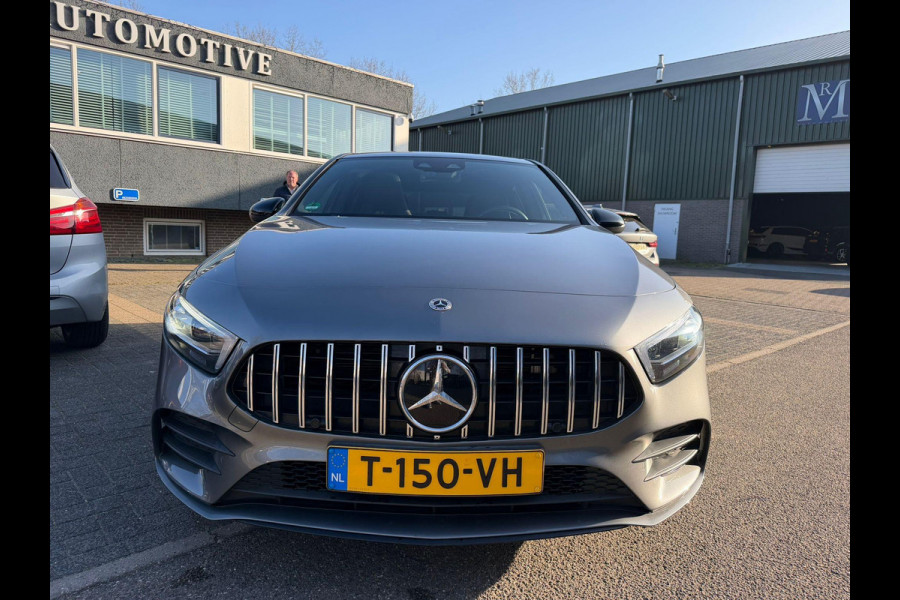 Mercedes-Benz A-Klasse 250 e Business Solution AMG Limited BOMVOL! | PANO | BURMESTER| MEMORY STOELEN| ELEK. TREKHAAK| ADAP. CRUISE/ DISTRONIC | SFEERVERLICHTING | All season banden |