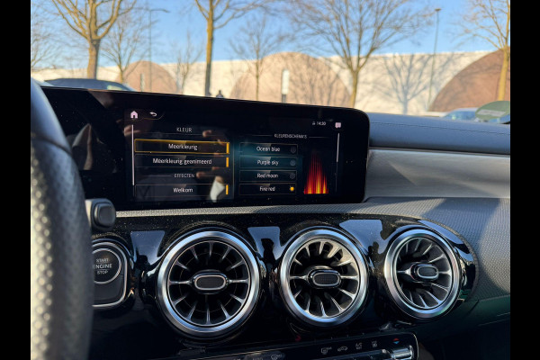 Mercedes-Benz A-Klasse 250 e Business Solution AMG Limited BOMVOL! | PANO | BURMESTER| MEMORY STOELEN| ELEK. TREKHAAK| ADAP. CRUISE/ DISTRONIC | SFEERVERLICHTING | All season banden |