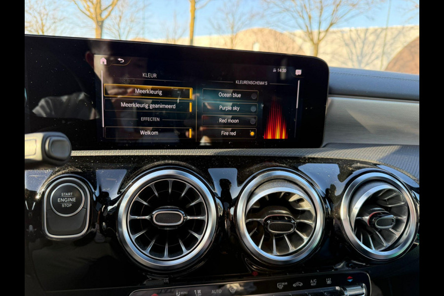 Mercedes-Benz A-Klasse 250 e Business Solution AMG Limited BOMVOL! | PANO | BURMESTER| MEMORY STOELEN| ELEK. TREKHAAK| ADAP. CRUISE/ DISTRONIC | SFEERVERLICHTING | All season banden |