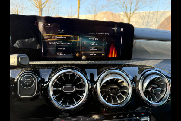 Mercedes-Benz A-Klasse 250 e Business Solution AMG Limited BOMVOL! | PANO | BURMESTER| MEMORY STOELEN| ELEK. TREKHAAK| ADAP. CRUISE/ DISTRONIC | SFEERVERLICHTING | All season banden |