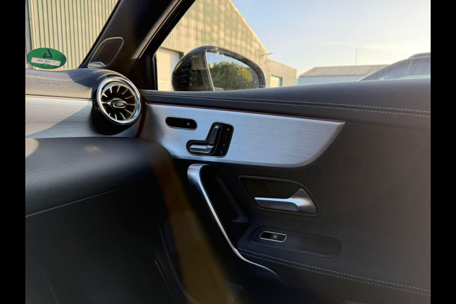 Mercedes-Benz A-Klasse 250 e Business Solution AMG Limited BOMVOL! | PANO | BURMESTER| MEMORY STOELEN| ELEK. TREKHAAK| ADAP. CRUISE/ DISTRONIC | SFEERVERLICHTING | All season banden |