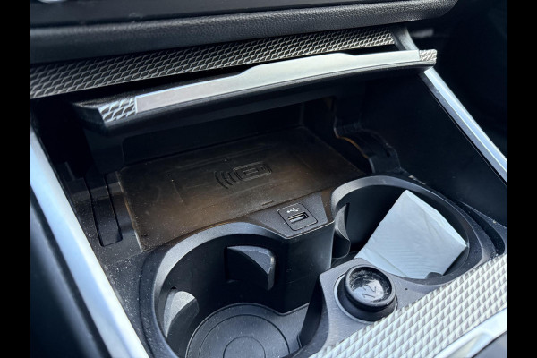 BMW 3 Serie Touring 318i High Executive Edition M Sport | Afneembare trekhaak | Stoelverwarming | Origineel Nederlands geleverd (NAP) | Rijklaar geleverd incl. 12 maanden BOVAG-garantie