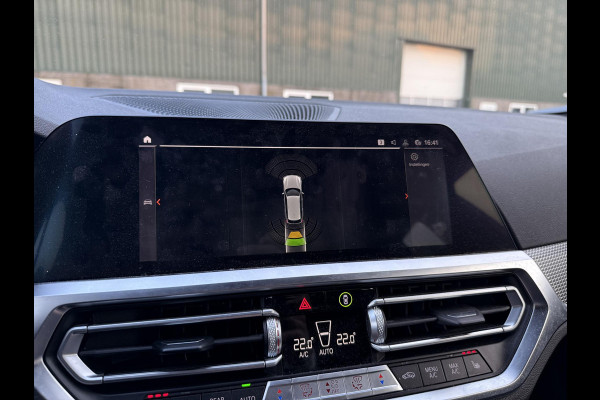 BMW 3 Serie Touring 318i High Executive Edition M Sport | Afneembare trekhaak | Stoelverwarming | Origineel Nederlands geleverd (NAP) | Rijklaar geleverd incl. 12 maanden BOVAG-garantie