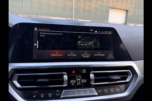 BMW 3 Serie Touring 318i High Executive Edition M Sport | Afneembare trekhaak | Stoelverwarming | Origineel Nederlands geleverd (NAP) | Rijklaar geleverd incl. 12 maanden BOVAG-garantie