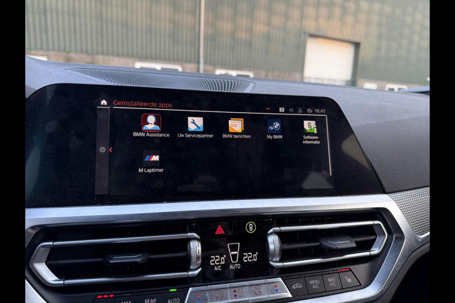 BMW 3 Serie Touring 318i High Executive Edition M Sport | Afneembare trekhaak | Stoelverwarming | Origineel Nederlands geleverd (NAP) | Rijklaar geleverd incl. 12 maanden BOVAG-garantie