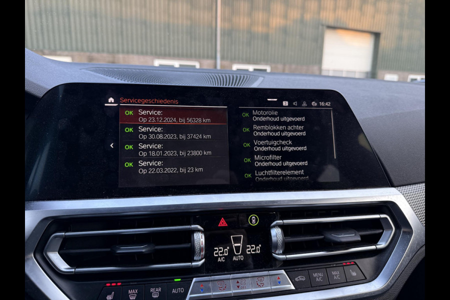 BMW 3 Serie Touring 318i High Executive Edition M Sport | Afneembare trekhaak | Stoelverwarming | Origineel Nederlands geleverd (NAP) | Rijklaar geleverd incl. 12 maanden BOVAG-garantie