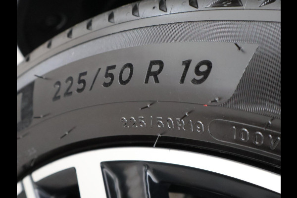 Peugeot 3008 1.6 HYbrid 225 PK PHEV ALLURE PACK + 19 INCH | ADAPTIVE CRUISE | CAMERA | NAVIGATIE | CARPLAY