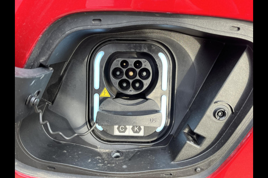 MG Mg4 electric 64 kWh Luxury LONG RANGE | SOH 98%|15.000KM! | DEALER ONDERHOUDEN| 7 JAAR GARANTIE BIJ MG| SUPER COMPLETE AUTO| RONDOMZICHT CAMERA| STOEL+ STUUR VERWARMING| DODE HOEK