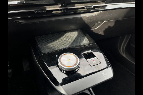 MG Mg4 electric 64 kWh Luxury LONG RANGE | SOH 98%|15.000KM! | DEALER ONDERHOUDEN| 7 JAAR GARANTIE BIJ MG| SUPER COMPLETE AUTO| RONDOMZICHT CAMERA| STOEL+ STUUR VERWARMING| DODE HOEK