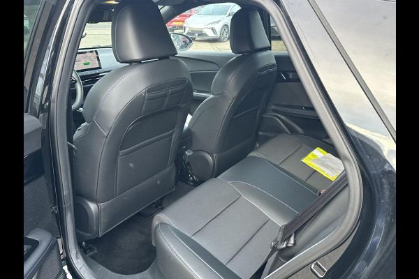 MG MG4 64 kWh Luxury LONG RANGE | SOH 97%|18.000KM! | DEALER ONDERHOUDEN| 7 JAAR GARANTIE BIJ MG| SUPER COMPLETE AUTO| RONDOMZICHT CAMERA| STOEL+ STUUR VERWARMING| DODE HOEK