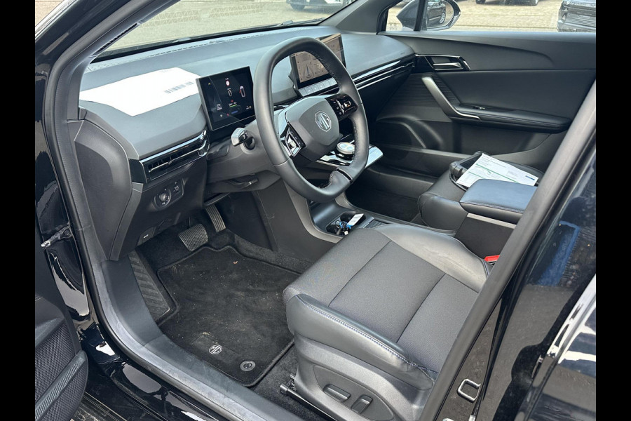 MG MG4 64 kWh Luxury LONG RANGE | SOH 97%|18.000KM! | DEALER ONDERHOUDEN| 7 JAAR GARANTIE BIJ MG| SUPER COMPLETE AUTO| RONDOMZICHT CAMERA| STOEL+ STUUR VERWARMING| DODE HOEK