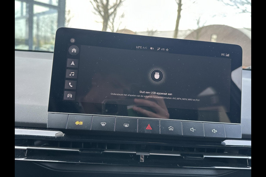 MG MG4 64 kWh Luxury LONG RANGE | SOH 97%|18.000KM! | DEALER ONDERHOUDEN| 7 JAAR GARANTIE BIJ MG| SUPER COMPLETE AUTO| RONDOMZICHT CAMERA| STOEL+ STUUR VERWARMING| DODE HOEK