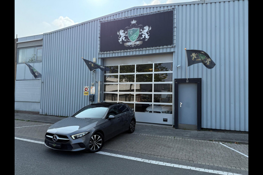 Mercedes-Benz A-Klasse 250 e AMG LED/PDC/CAM/LEER/NAVI/PANO
