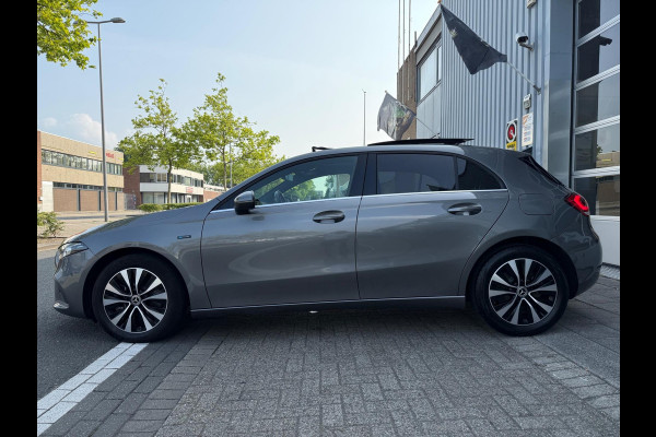 Mercedes-Benz A-Klasse 250 e AMG LED/PDC/CAM/LEER/NAVI/PANO