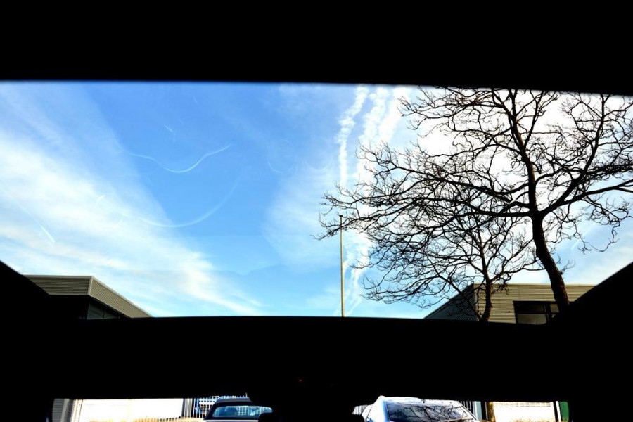 Mercedes-Benz A-Klasse 250 e AMG LED/PDC/CAM/LEER/NAVI/PANO