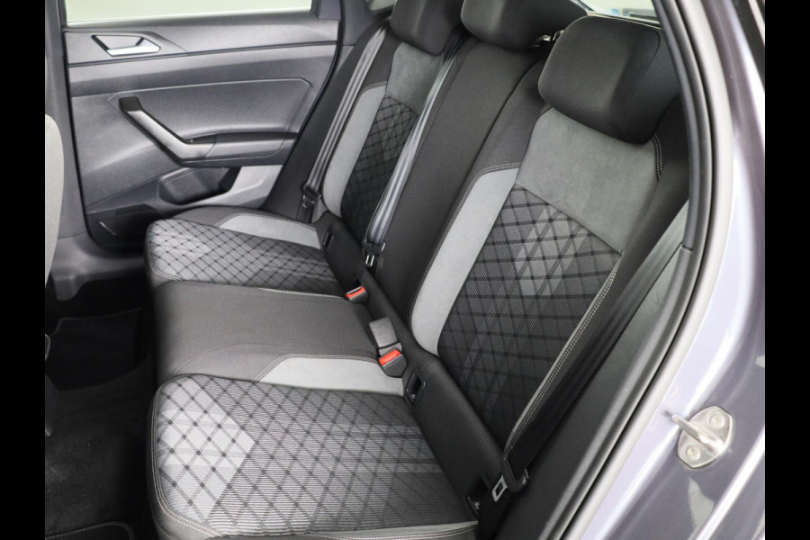 Volkswagen Polo 1.0 TSI R-Line Business 110 pk Automaat (DSG) | Navigatie | Parkeersensoren | Achteruitrijcamera | Stoelverwarming | R-Line |