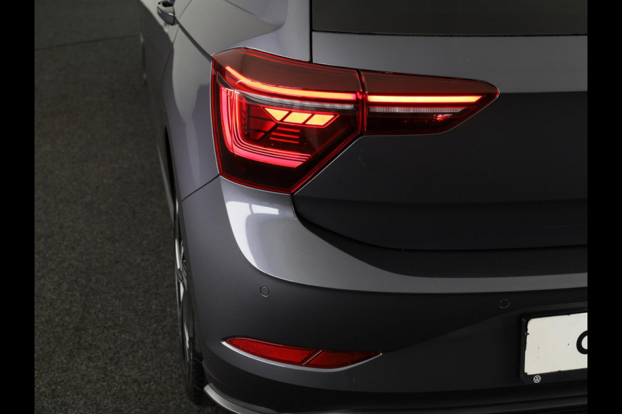 Volkswagen Polo 1.0 TSI R-Line Business 110 pk Automaat (DSG) | Navigatie | Parkeersensoren | Achteruitrijcamera | Stoelverwarming | R-Line |