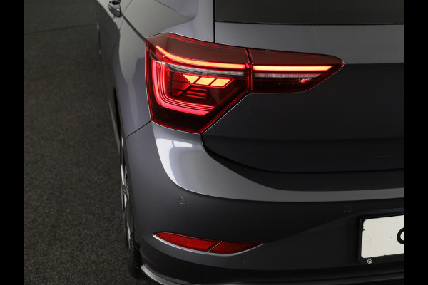 Volkswagen Polo 1.0 TSI R-Line Business 110 pk Automaat (DSG) | Navigatie | Parkeersensoren | Achteruitrijcamera | Stoelverwarming | R-Line |