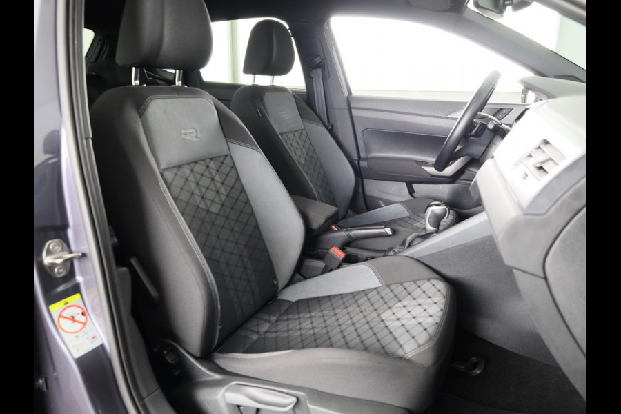 Volkswagen Polo 1.0 TSI R-Line Business 110 pk Automaat (DSG) | Navigatie | Parkeersensoren | Achteruitrijcamera | Stoelverwarming | R-Line |