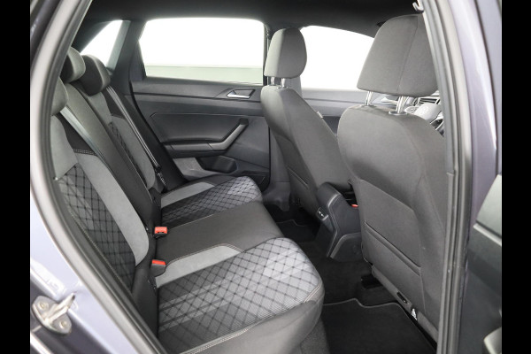 Volkswagen Polo 1.0 TSI R-Line Business 110 pk Automaat (DSG) | Navigatie | Parkeersensoren | Achteruitrijcamera | Stoelverwarming | R-Line |