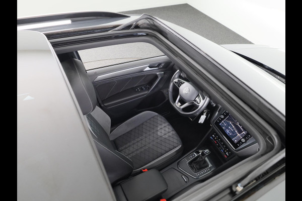 Volkswagen Tiguan 1.4 TSI eHybrid R-Line Business+ 245 pk Automaat (DSG) | Verlengde garantie | Navigatie | Panoramadak | Trekhaak (afneembaar) | Parkeersensoren (Park assist) | Achteruitrijcamera | Stoelverwarming |