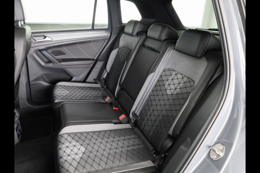 Volkswagen Tiguan 1.4 TSI eHybrid R-Line Business+ 245 pk Automaat (DSG) | Verlengde garantie | Navigatie | Panoramadak | Trekhaak (afneembaar) | Parkeersensoren (Park assist) | Achteruitrijcamera | Stoelverwarming |