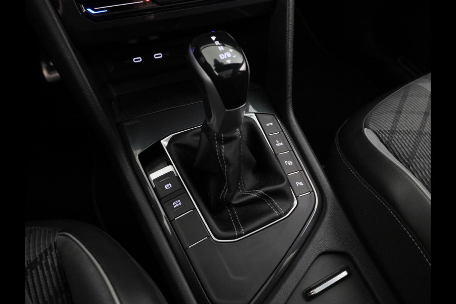 Volkswagen Tiguan 1.4 TSI eHybrid R-Line Business+ 245 pk Automaat (DSG) | Verlengde garantie | Navigatie | Panoramadak | Trekhaak (afneembaar) | Parkeersensoren (Park assist) | Achteruitrijcamera | Stoelverwarming |
