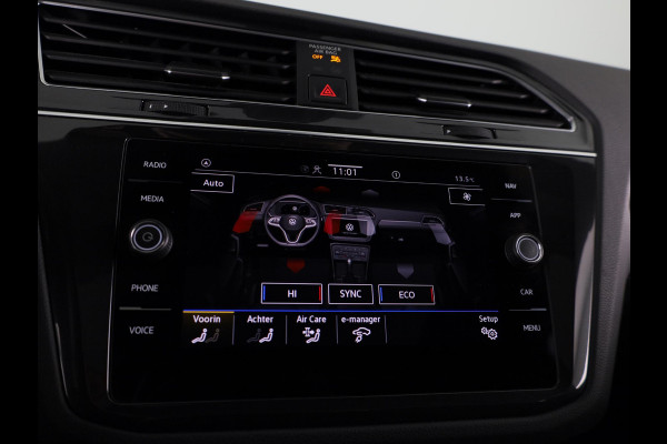 Volkswagen Tiguan 1.4 TSI eHybrid R-Line Business+ 245 pk Automaat (DSG) | Verlengde garantie | Navigatie | Panoramadak | Trekhaak (afneembaar) | Parkeersensoren (Park assist) | Achteruitrijcamera | Stoelverwarming |
