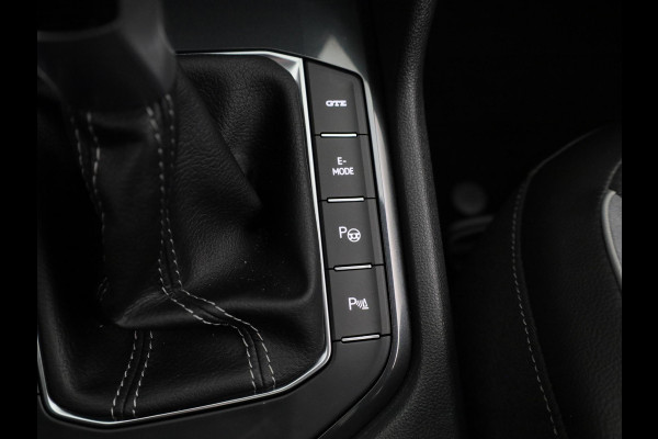Volkswagen Tiguan 1.4 TSI eHybrid R-Line Business+ 245 pk Automaat (DSG) | Verlengde garantie | Navigatie | Panoramadak | Trekhaak (afneembaar) | Parkeersensoren (Park assist) | Achteruitrijcamera | Stoelverwarming |