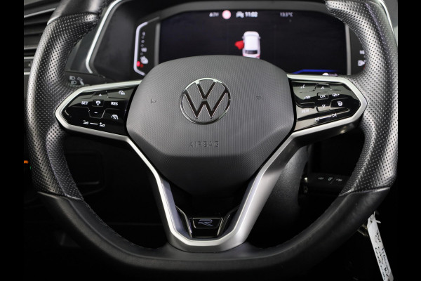 Volkswagen Tiguan 1.4 TSI eHybrid R-Line Business+ 245 pk Automaat (DSG) | Verlengde garantie | Navigatie | Panoramadak | Trekhaak (afneembaar) | Parkeersensoren (Park assist) | Achteruitrijcamera | Stoelverwarming |