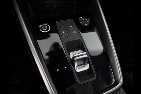 Audi A3 Sportback 45 TFSI e S edition Competition 245pk | Panoramadak | Electrisch verstelbare voorstoelen | Full Led koplampen | Adaptieeve cruise controle