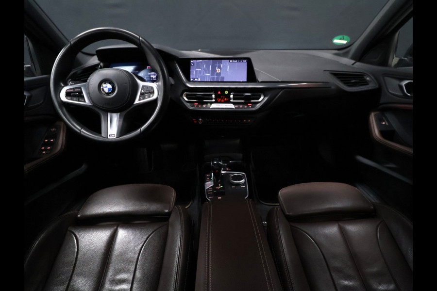BMW 1-serie 118i M-Sport [M STUUR, APPLE CARPLAY, ANDROID, LEDVERLICHTING, STOELVERWARMING, PDC V+A, VOL LEDER, CRUISE, CLIMATE, NIEUWSTAAT]
