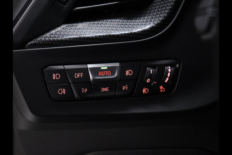 BMW 1-serie 118i M-Sport [M STUUR, APPLE CARPLAY, ANDROID, LEDVERLICHTING, STOELVERWARMING, PDC V+A, VOL LEDER, CRUISE, CLIMATE, NIEUWSTAAT]