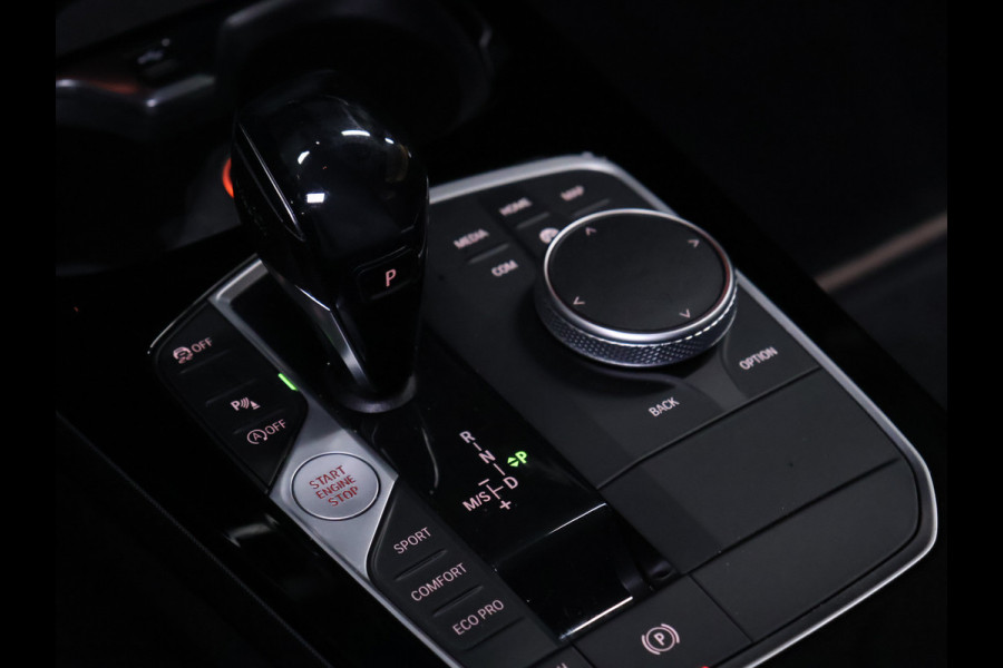 BMW 1-serie 118i M-Sport [M STUUR, APPLE CARPLAY, ANDROID, LEDVERLICHTING, STOELVERWARMING, PDC V+A, VOL LEDER, CRUISE, CLIMATE, NIEUWSTAAT]