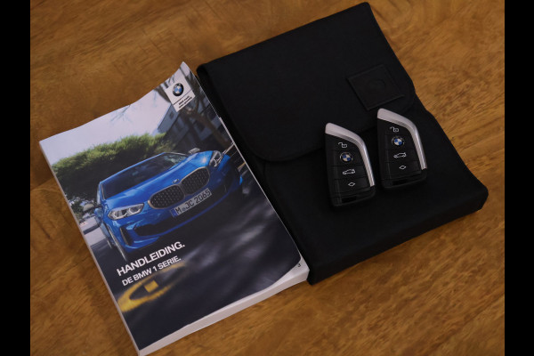 BMW 1-serie 118i M-Sport [M STUUR, APPLE CARPLAY, ANDROID, LEDVERLICHTING, STOELVERWARMING, PDC V+A, VOL LEDER, CRUISE, CLIMATE, NIEUWSTAAT]
