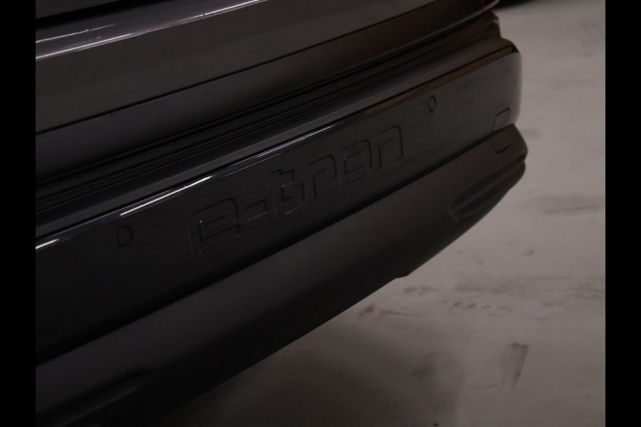 Audi Q4 e-tron 40 Launch edition Advanced Plus 77 kWh [APPLE CARPLAY, ANDROID, DIGITAL DASH, STOELVERWARMING, ADAPTIVE CRUISE, CAMERA, PDC V+A, ELEK. ACHTERKLEP, CLIMATE, NIEUWSTAAT]