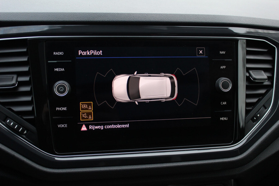Volkswagen T-Roc 1.5 TSI Sport / Trekhaak / Virtual Cockpit / Navigatie / 17'' / Parkeerhulp V+A / CarPlay / DAB / Getint glas / ACC