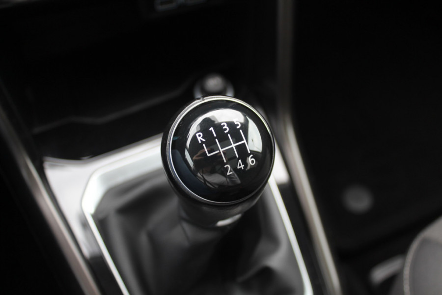 Volkswagen T-Roc 1.5 TSI Sport / Trekhaak / Virtual Cockpit / Navigatie / 17'' / Parkeerhulp V+A / CarPlay / DAB / Getint glas / ACC