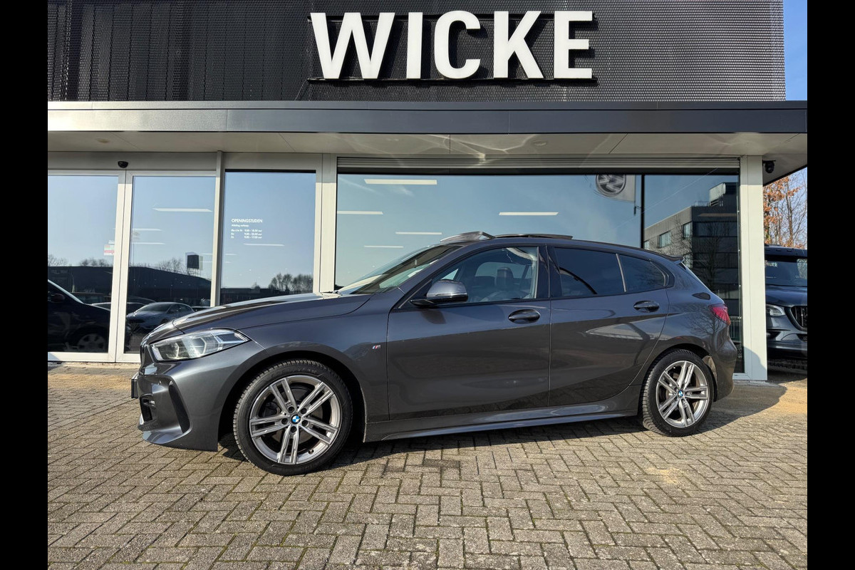 BMW 1-serie 118i High Executive Automaat panorama Led Navigatie