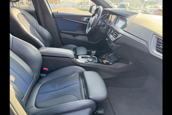 BMW 1-serie 118i High Executive Automaat panorama Led Navigatie