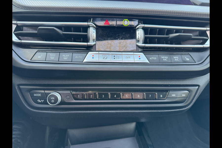 BMW 1-serie 118i High Executive Automaat panorama Led Navigatie