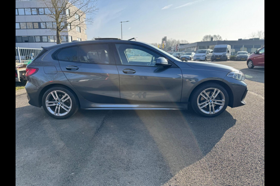 BMW 1-serie 118i High Executive Automaat panorama Led Navigatie