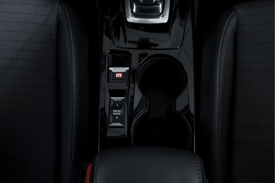 Peugeot 2008 1.2 PureTech 130 PK Allure Pack - Automaat | Dig. Cockpit | Cruise | PDC | Camera | NAV + App. Connect | ECC | Afn. Trekhaak | LM 17" |