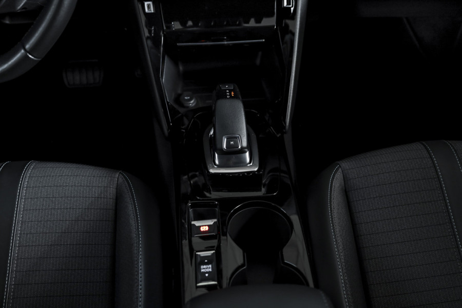 Peugeot 2008 1.2 PureTech 130 PK Allure Pack - Automaat | Dig. Cockpit | Cruise | PDC | Camera | NAV + App. Connect | ECC | Afn. Trekhaak | LM 17" |